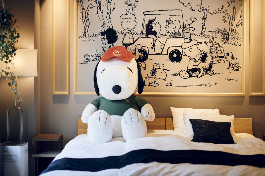 SNOOPY GOLF RETREAT ROOM